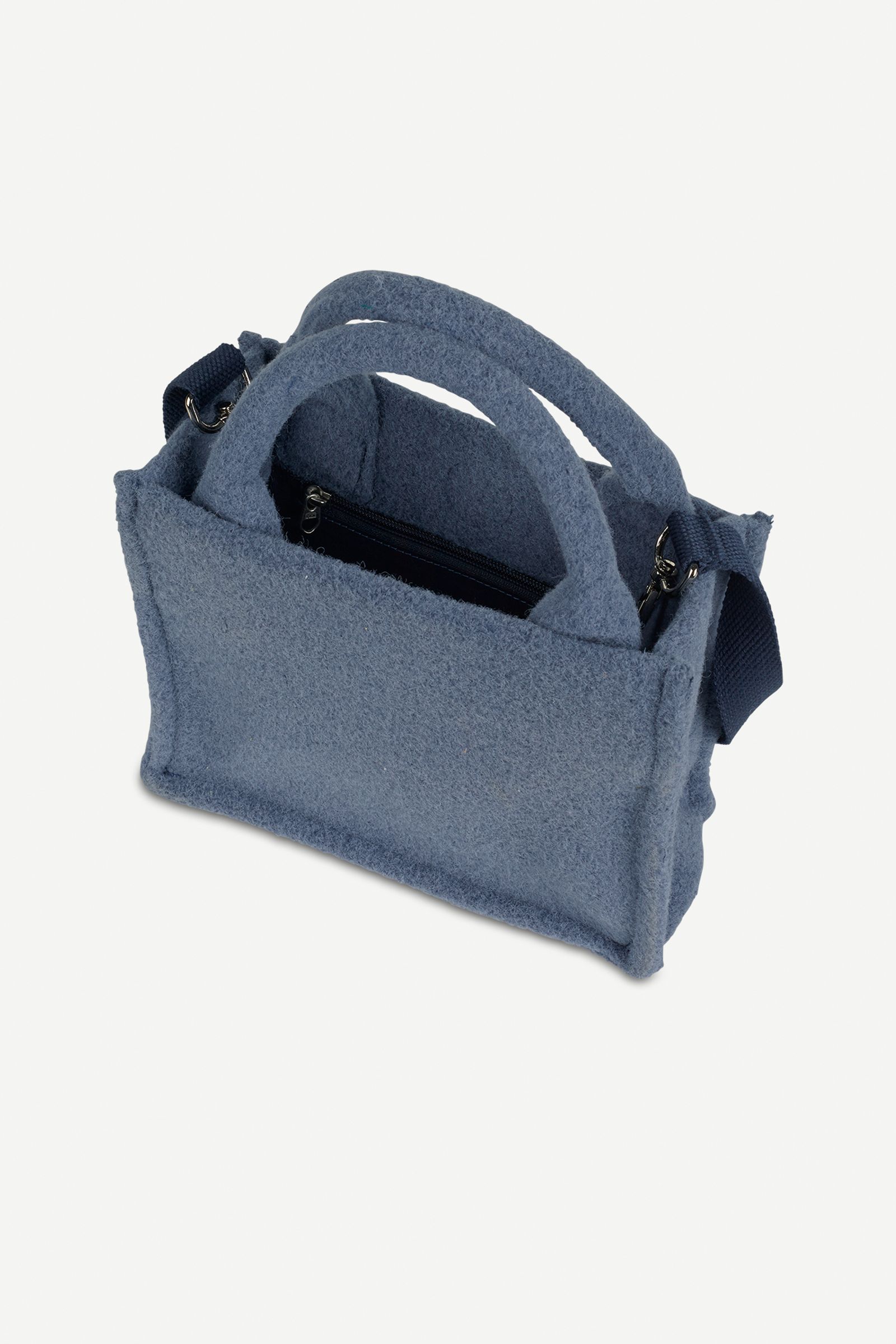ブラック　wind and sea　ESSENTIALS SHOUDER BAG 黒 wind and sea ESSENTIALS SHOUDER BAG