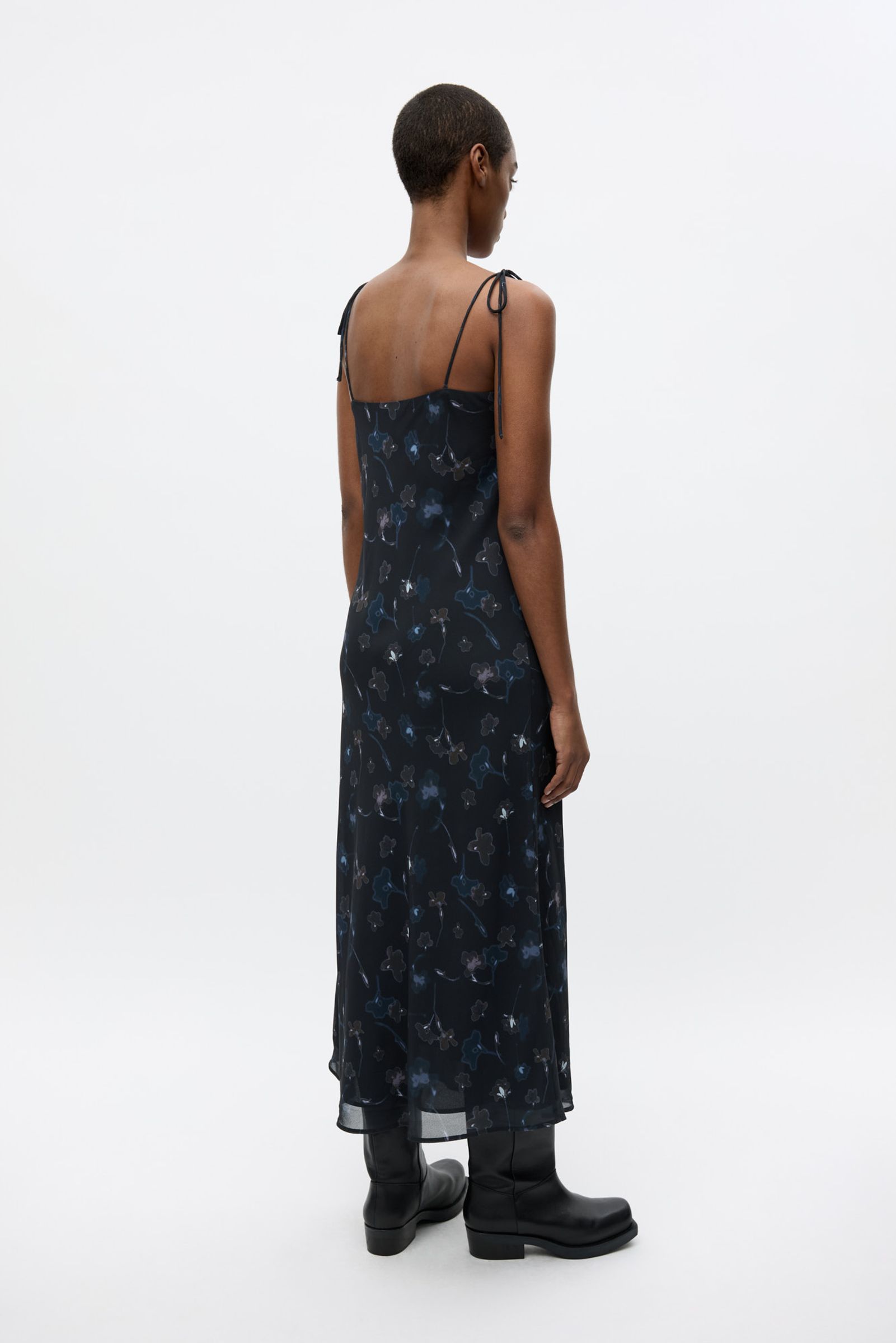 ENJAYLA SL DRESS AOP 7126 Iris Bloom | Envii®