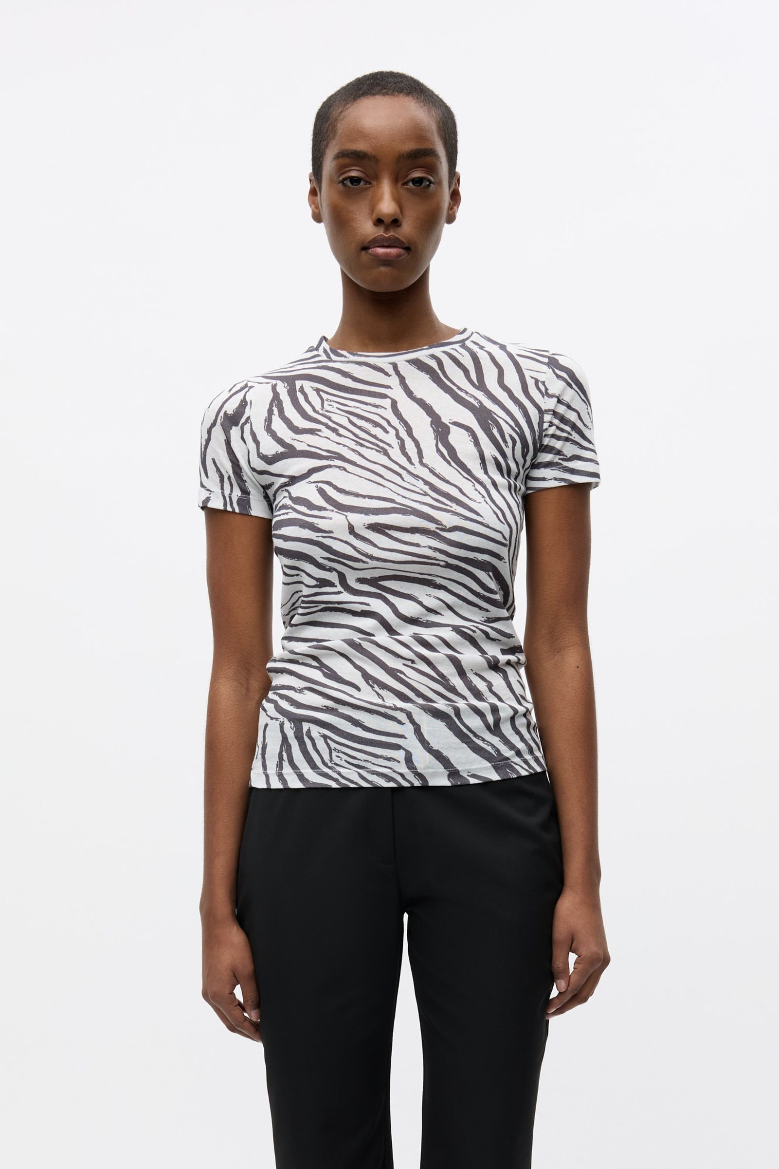 19716_E25100095-CLR002104-1-